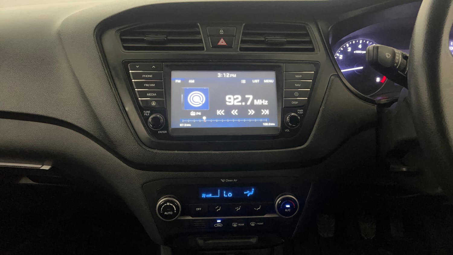 Used 2017 Hyundai Elite i20 Asta 1.2 Petrol Manual interior MUSIC SYSTEM & AC CONTROL VIEW