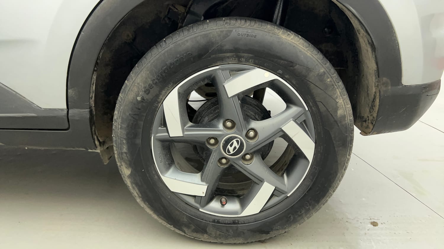 Used 2019 hyundai Venue SX 1.0 Turbo Petrol Petrol Manual tyres LEFT REAR TYRE RIM VIEW