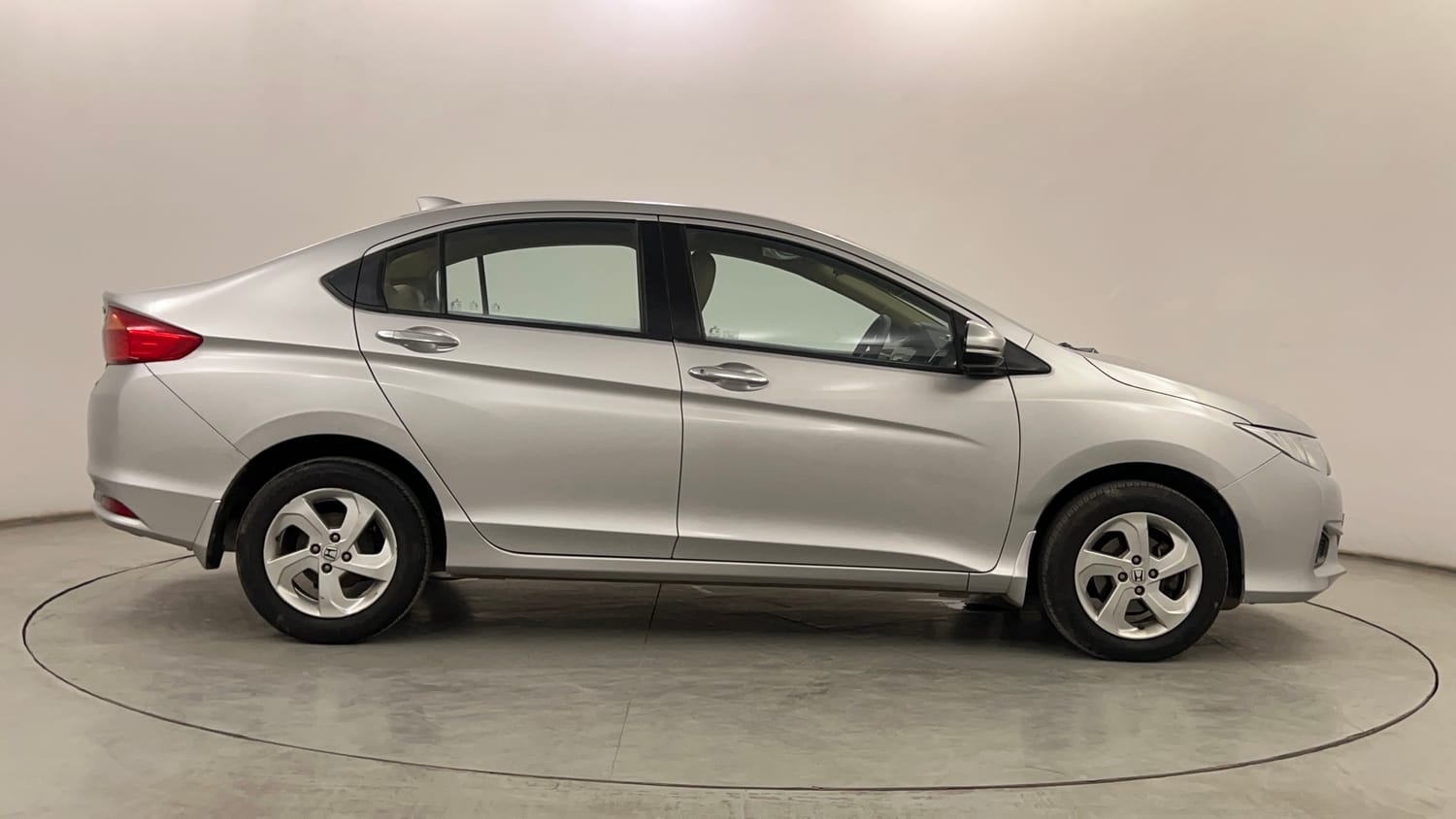 Used 2016 Honda City V Petrol Manual exterior RIGHT SIDE VIEW