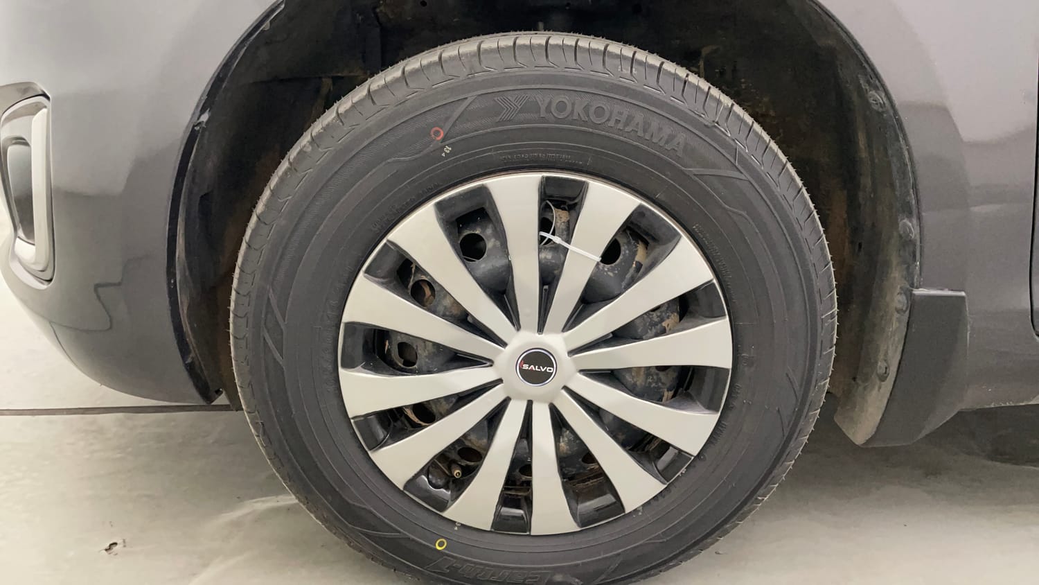 Used 2016 Maruti Suzuki Swift VDi (O) Diesel Manual tyres LEFT FRONT TYRE RIM VIEW