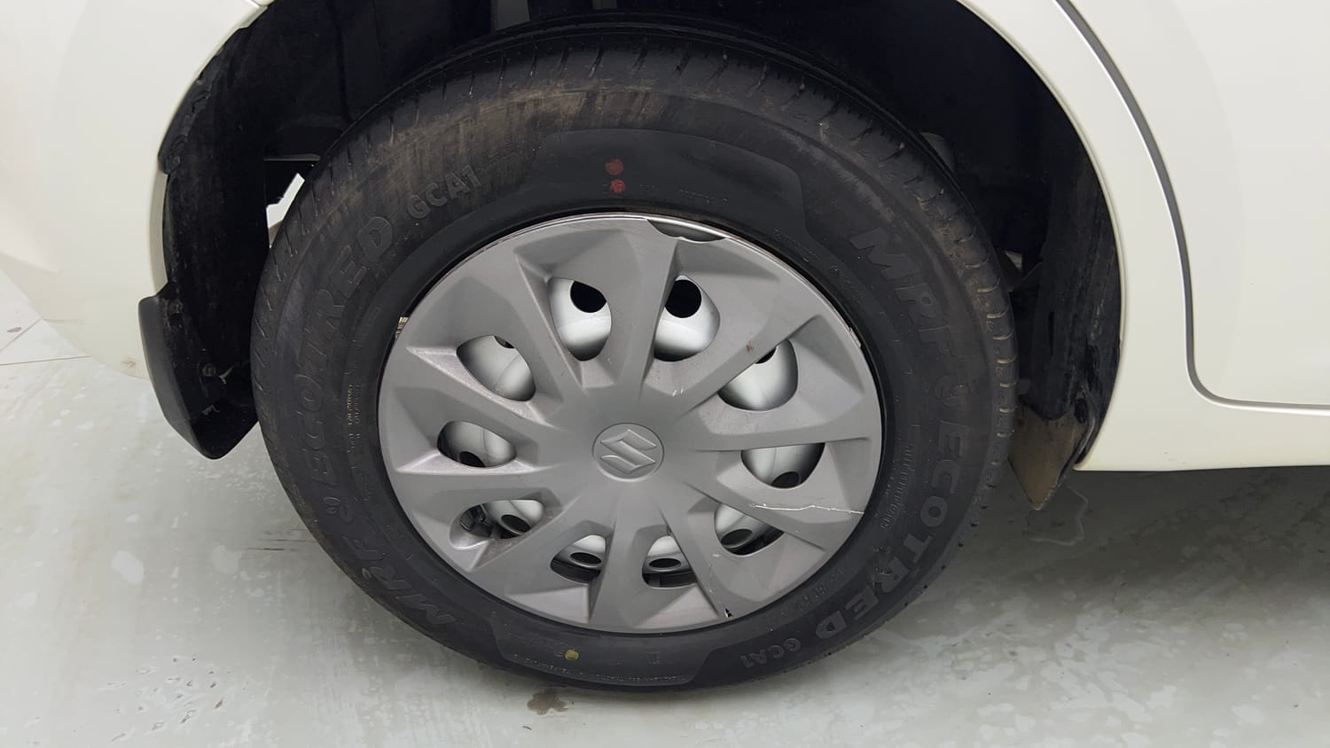 Used 2025 Maruti Suzuki Swift LXi Petrol Manual tyres RIGHT REAR TYRE RIM VIEW