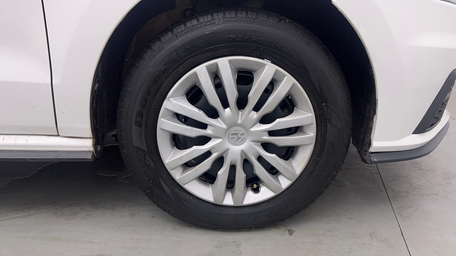 Used 2022 Volkswagen Polo Trendline 1.0L MPI Petrol Manual tyres RIGHT FRONT TYRE RIM VIEW
