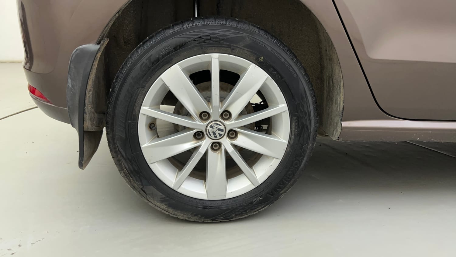 Used 2016 Volkswagen Polo Highline1.5L (D) Diesel Manual tyres RIGHT REAR TYRE RIM VIEW