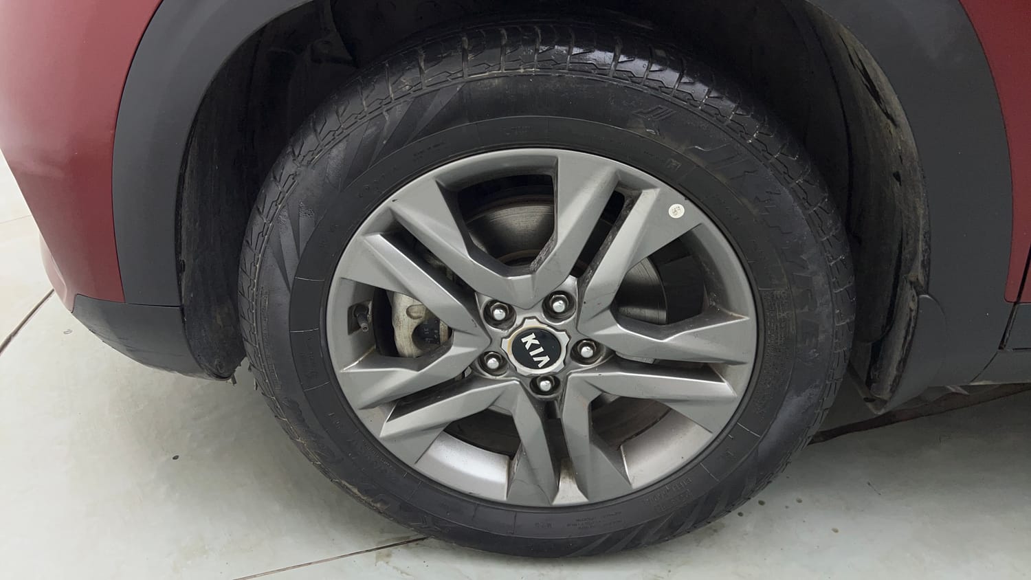 Used 2021 kia Seltos HTX IVT 1.5 Petrol Automatic tyres LEFT FRONT TYRE RIM VIEW