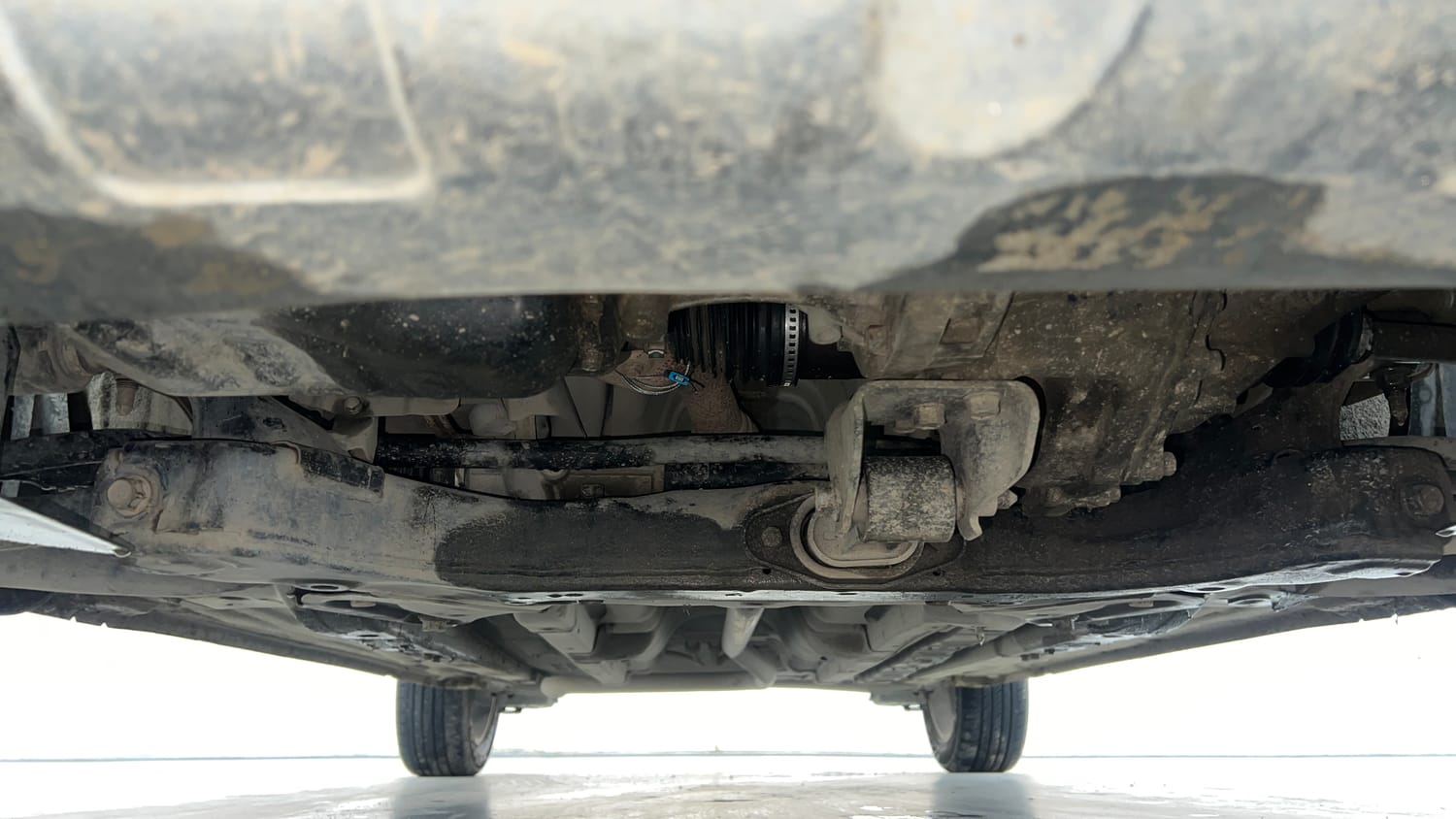 Used 2015 Hyundai Elite i20 Asta 1.2 Petrol Manual extra FRONT LEFT UNDERBODY VIEW
