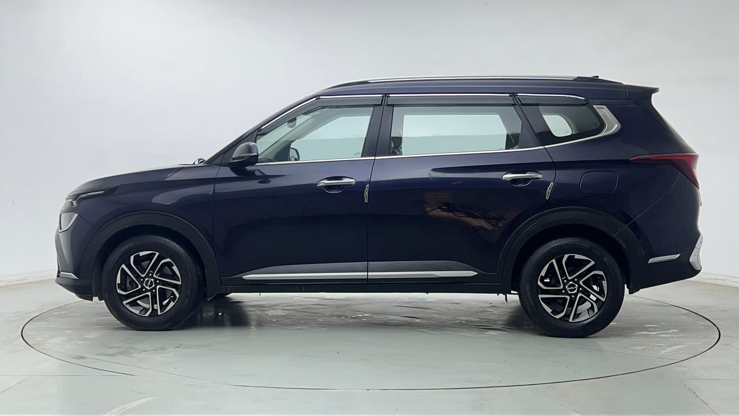 Used 2022 Kia Carens Luxury Plus 1.5 Diesel AT 7 STR Diesel Automatic exterior LEFT SIDE VIEW
