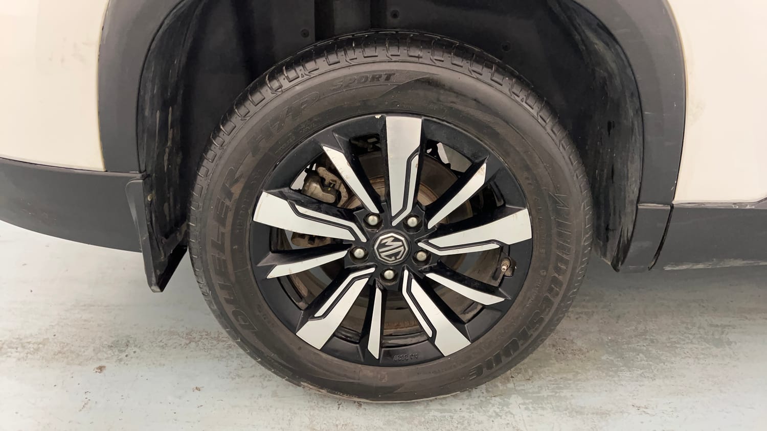 Used 2020 MG Motors Hector Plus Sharp 1.5 DCT Petrol Petrol Automatic tyres RIGHT REAR TYRE RIM VIEW