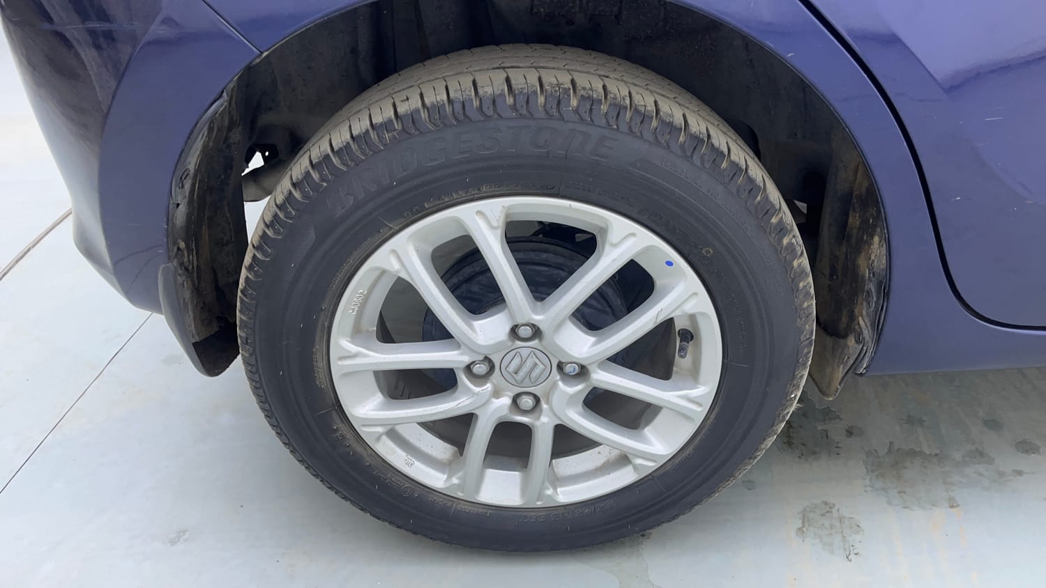 Used 2022 Maruti Suzuki Swift ZXi Petrol Manual tyres RIGHT REAR TYRE RIM VIEW