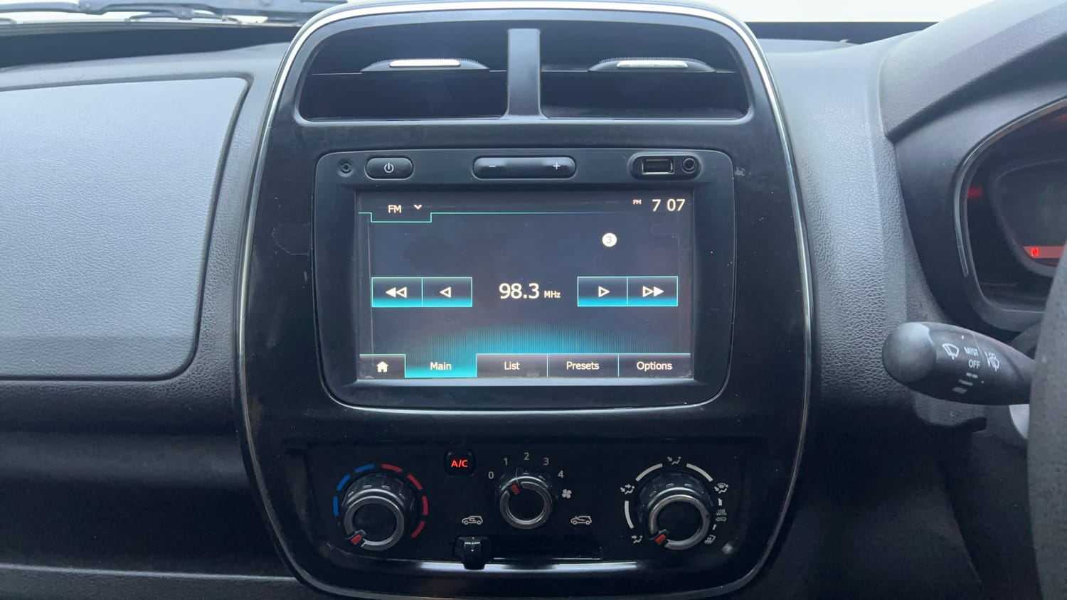 Used 2018 Renault Kwid CLIMBER 1.0 AMT Petrol Automatic interior MUSIC SYSTEM & AC CONTROL VIEW