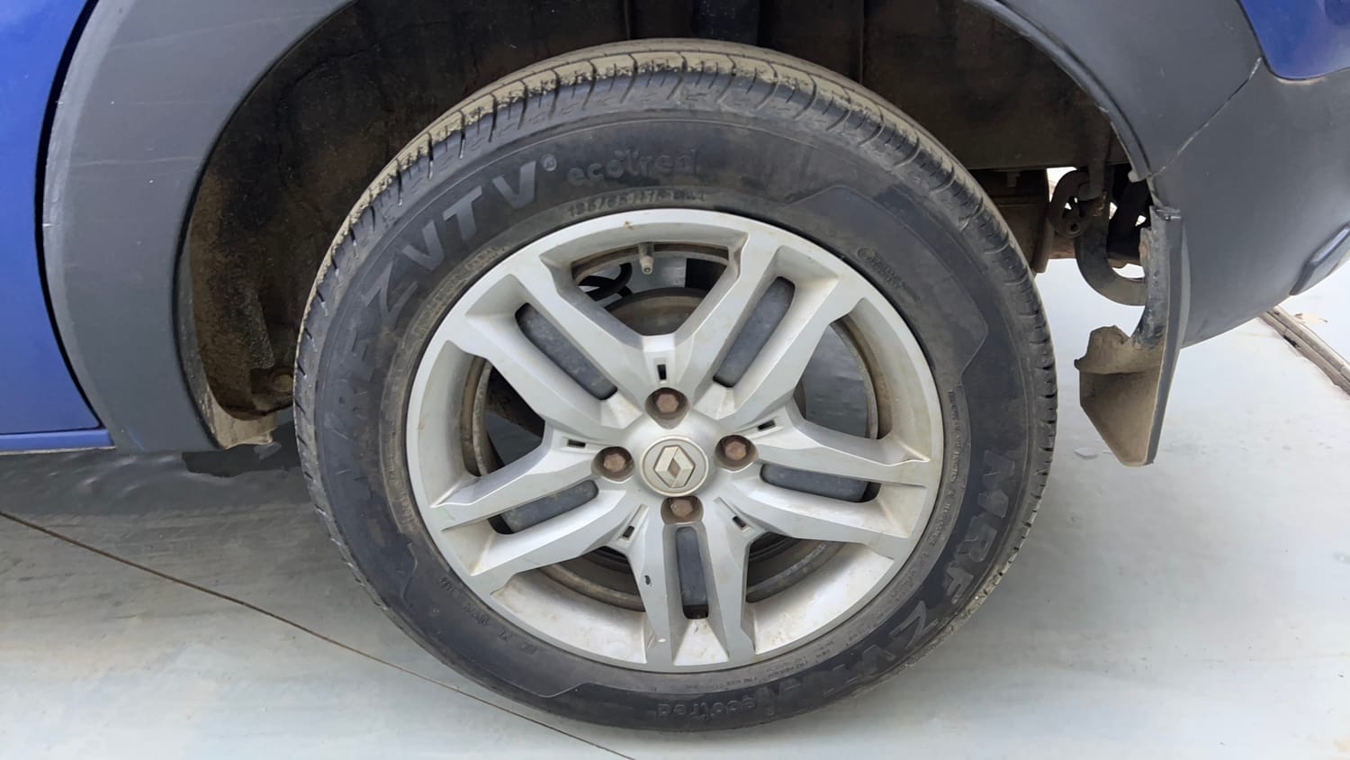 Used 2020 Renault Triber RXZ EASY-R AMT Petrol Automatic tyres LEFT REAR TYRE RIM VIEW