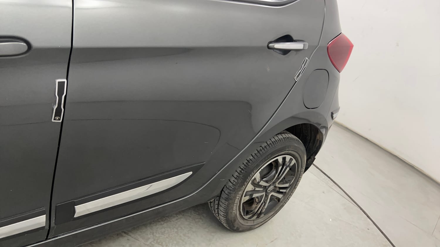 Used 2022 Tata Tiago XZ Plus CNG Cng Manual dents MINOR SCRATCH