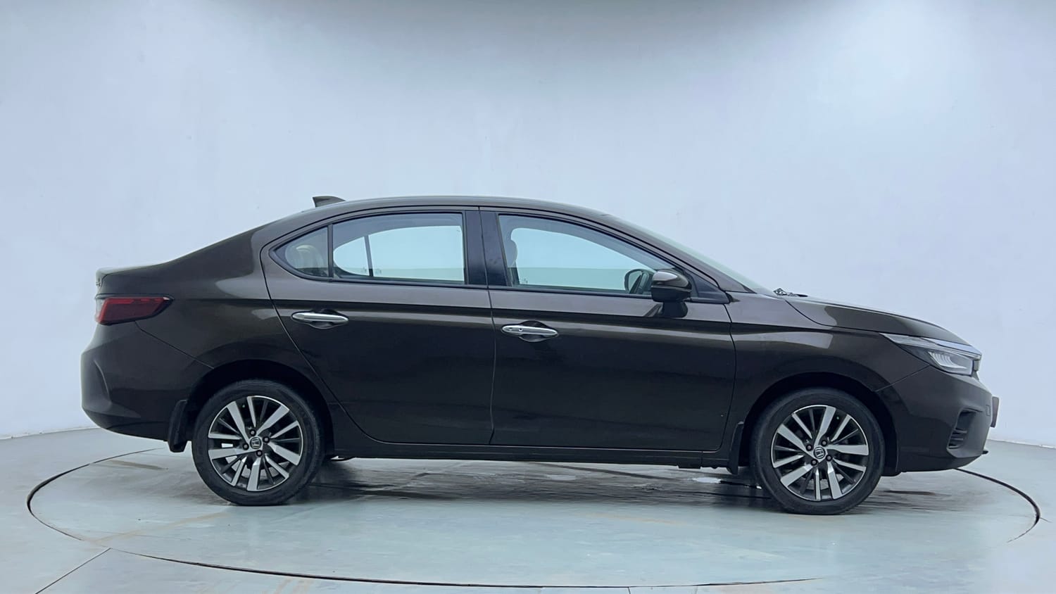 Used 2021 Honda City ZX CVT Petrol Petrol Automatic exterior RIGHT SIDE VIEW