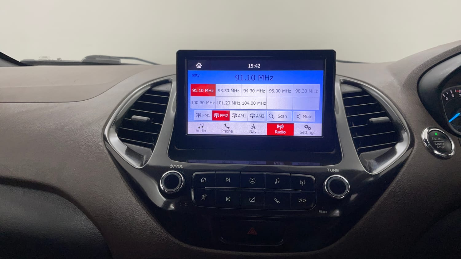 Used 2018 Ford Freestyle Titanium 1.2 Ti-VCT Petrol Manual interior MUSIC SYSTEM & AC CONTROL VIEW