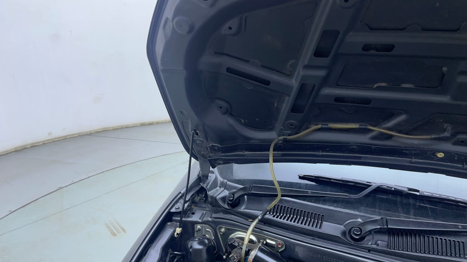 Used 2020 Maruti Suzuki Alto 800 LXi Petrol Manual engine ENGINE RIGHT SIDE HINGE & APRON VIEW