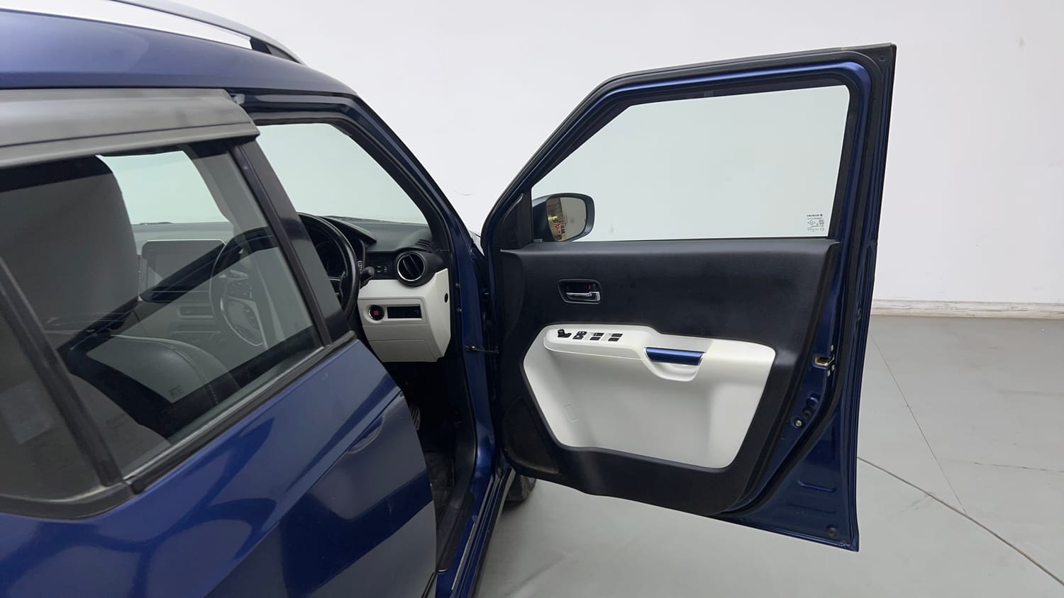 Used 2020 Maruti Suzuki Ignis Zeta 1.2 MT Petrol Manual interior RIGHT FRONT DOOR OPEN VIEW