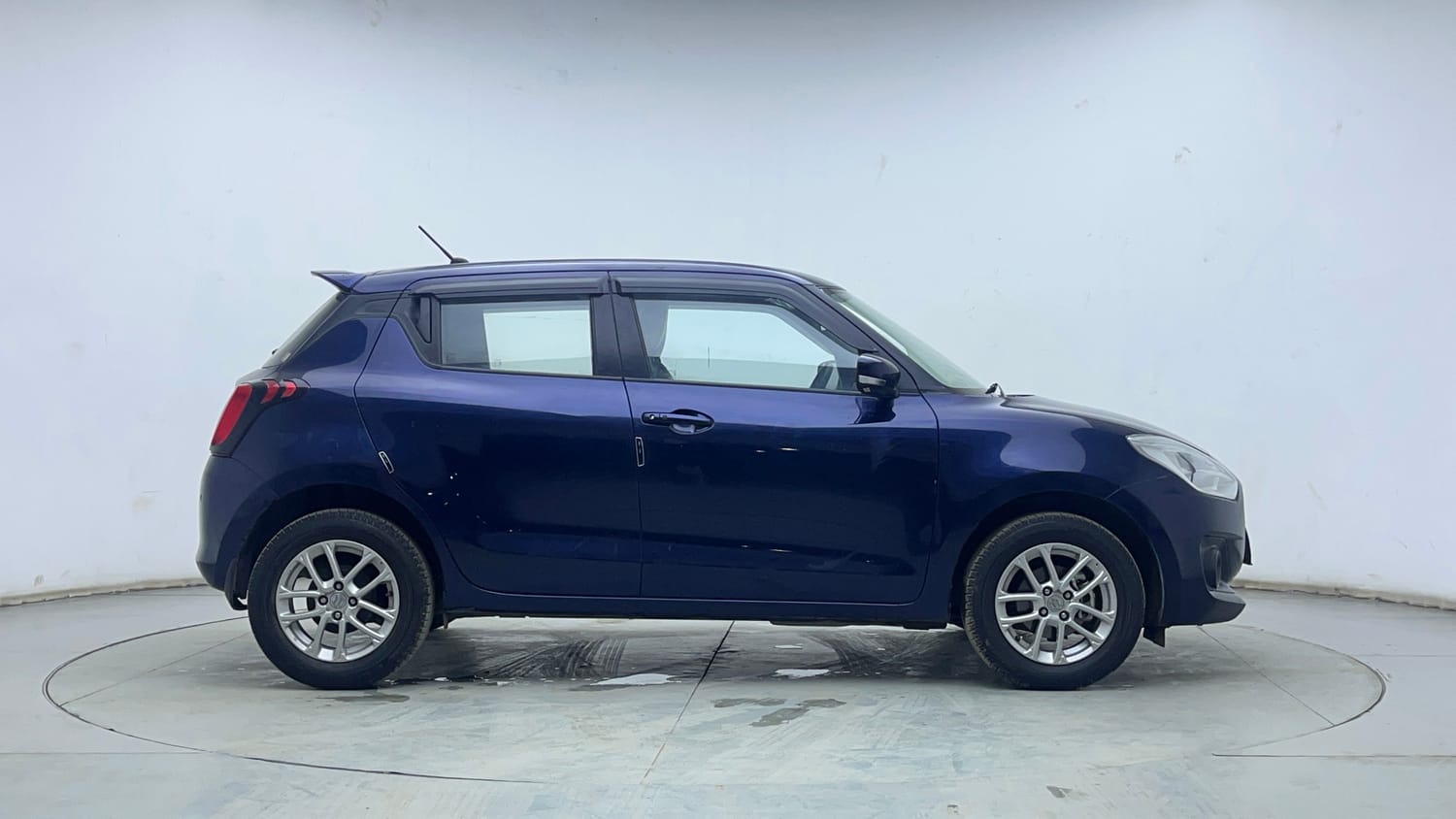 Used 2022 Maruti Suzuki Swift ZXi Petrol Manual exterior RIGHT SIDE VIEW