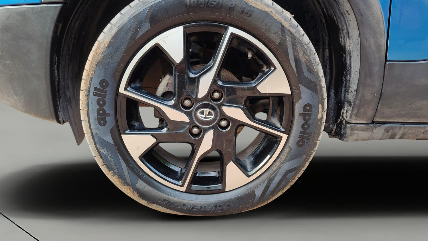 Used 2025 Tata Punch Creative Dual Tone Petrol Manual tyres LEFT FRONT TYRE RIM VIEW
