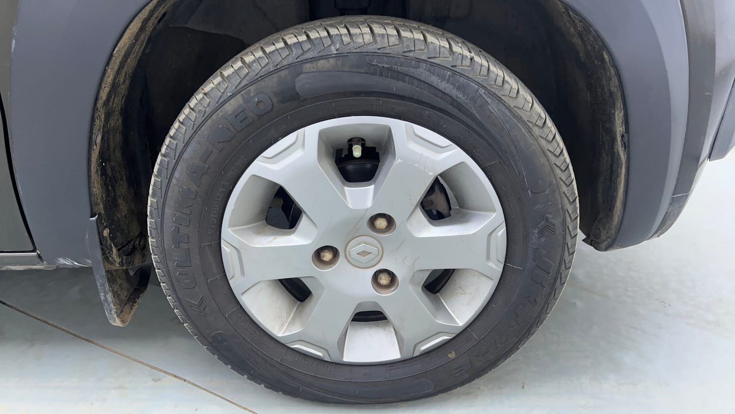 Used 2018 Renault Kwid CLIMBER 1.0 AMT Petrol Automatic tyres RIGHT FRONT TYRE RIM VIEW