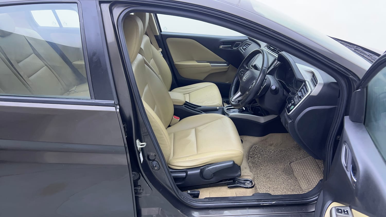 Used 2017 Honda City ZX CVT Petrol Petrol Automatic interior RIGHT SIDE FRONT DOOR CABIN VIEW