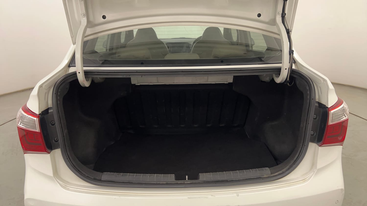 Used 2018 Hyundai Xcent SX 1.1 CRDi Diesel Manual interior DICKY INSIDE VIEW