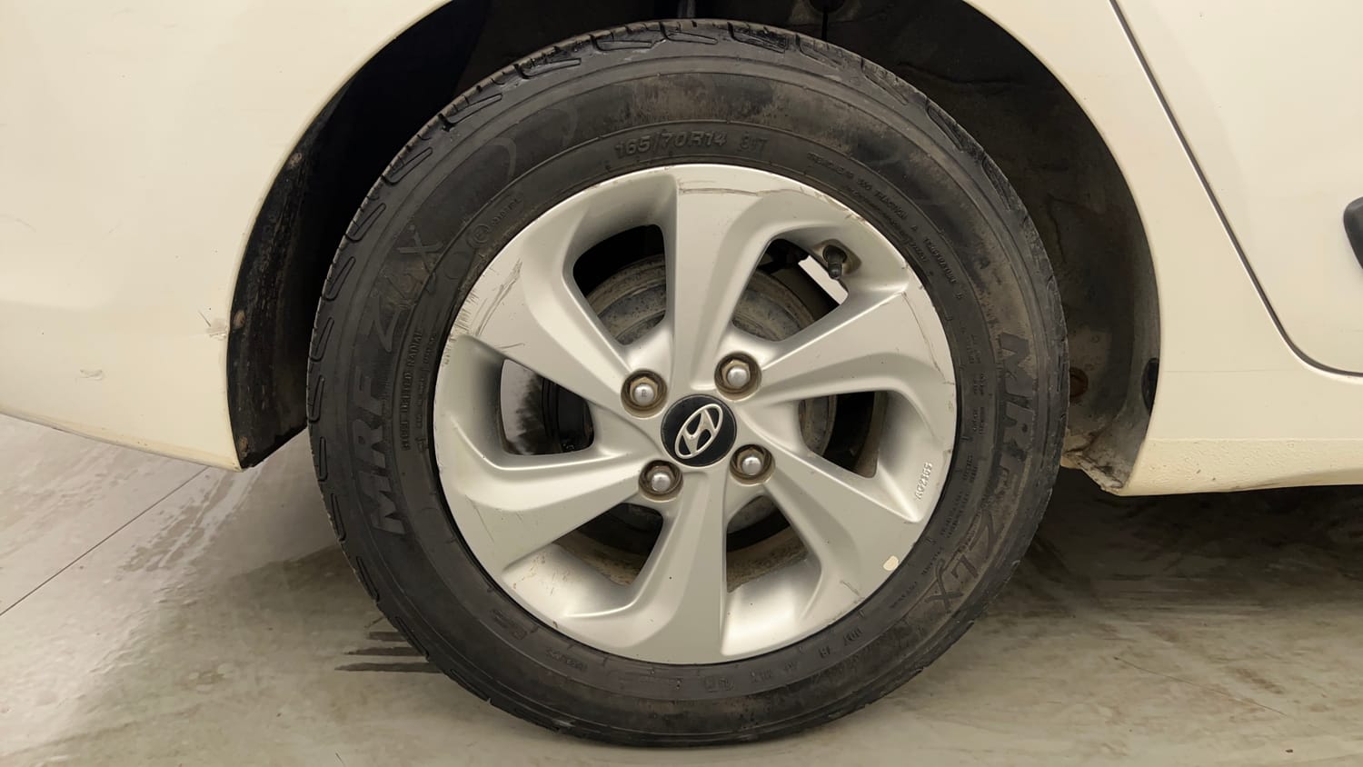 Used 2018 Hyundai Xcent SX 1.1 CRDi Diesel Manual tyres RIGHT REAR TYRE RIM VIEW