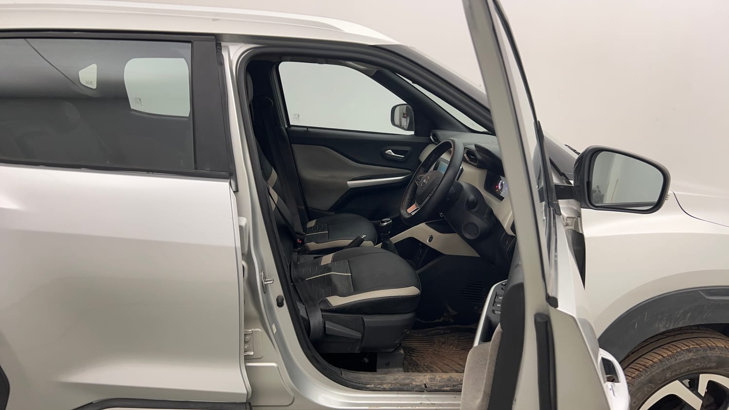Used 2021 Nissan Magnite XV Petrol Manual interior RIGHT SIDE FRONT DOOR CABIN VIEW