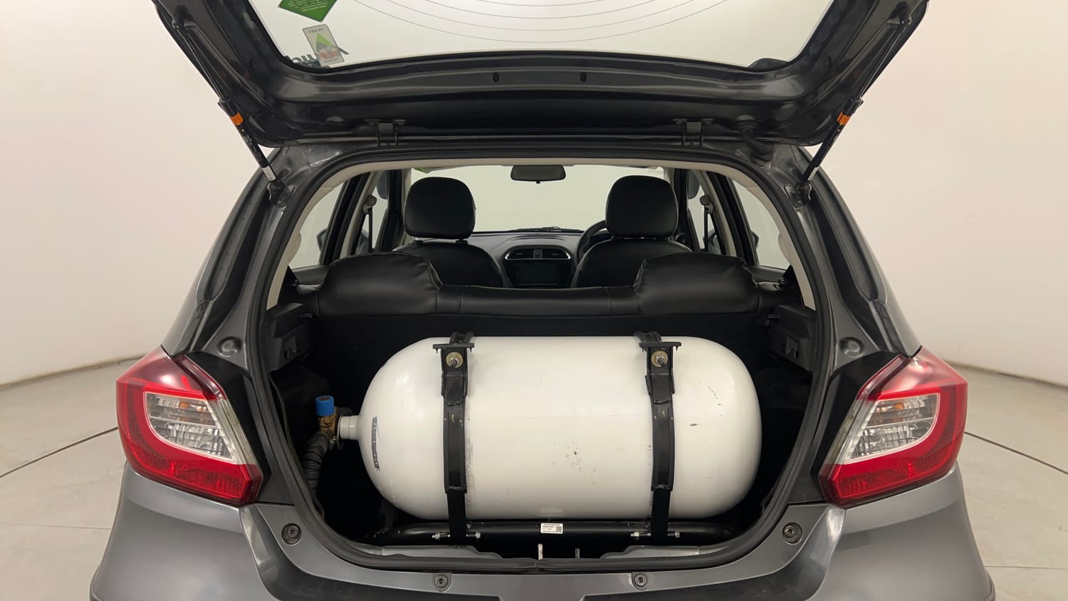 Used 2022 Tata Tiago XZ Plus CNG Cng Manual interior DICKY INSIDE VIEW