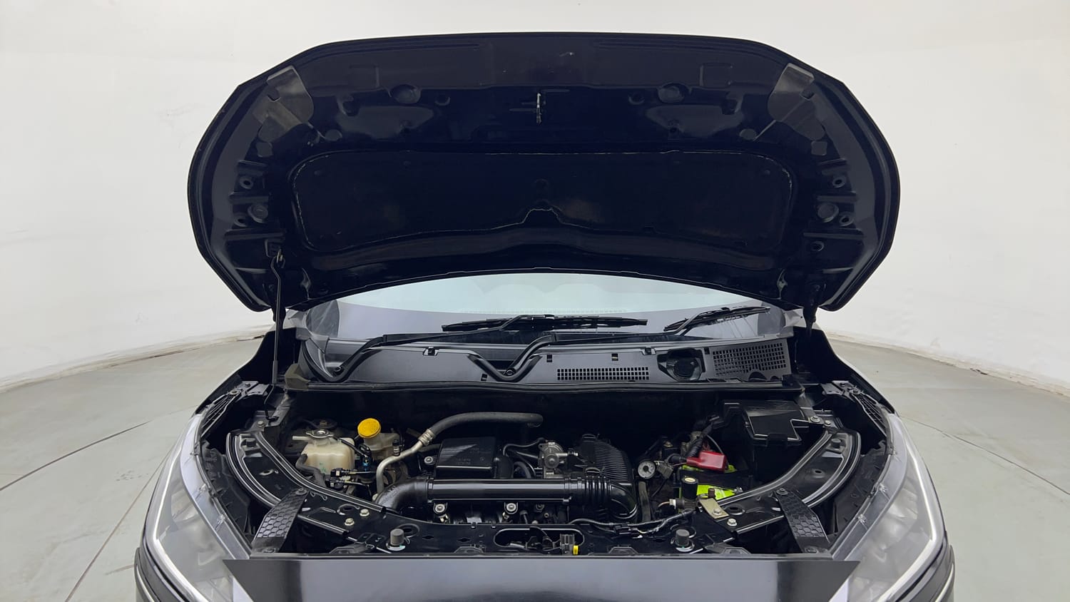 Used 2023 Nissan Magnite XL Petrol+Cng (Outside fitted) Cng Manual engine ENGINE & BONNET OPEN FRONT VIEW