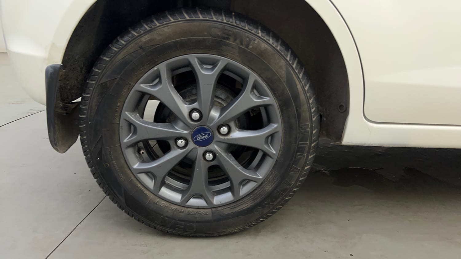 Used 2015 Ford Figo Duratec Petrol Titanium 1.2 Petrol Manual tyres RIGHT REAR TYRE RIM VIEW