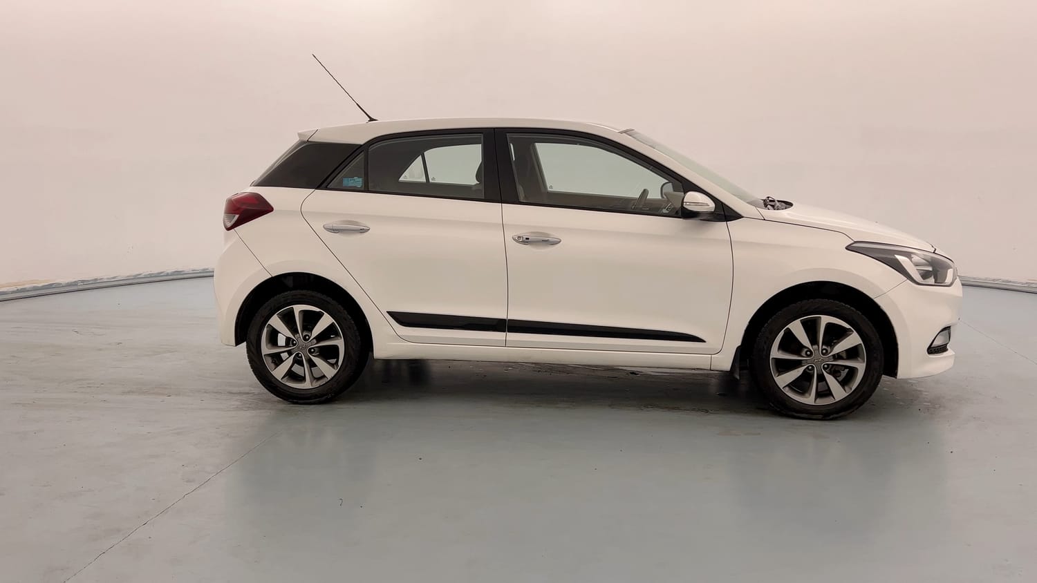 Used 2015 Hyundai Elite i20 Asta 1.2 Petrol Manual exterior RIGHT SIDE VIEW