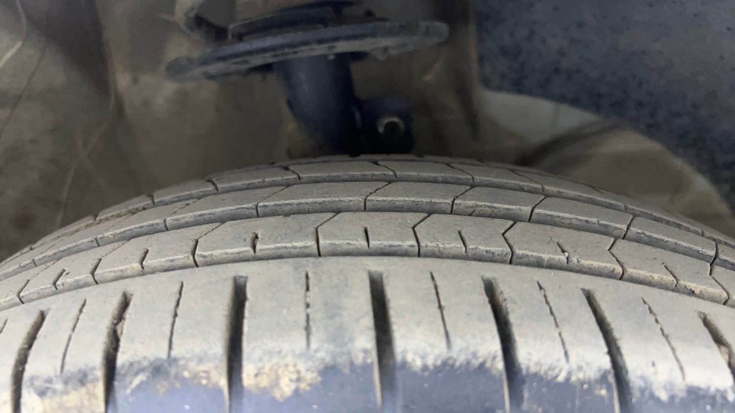 Used 2023 Maruti Suzuki Swift ZXi Plus AMT Petrol Automatic tyres RIGHT FRONT TYRE TREAD VIEW