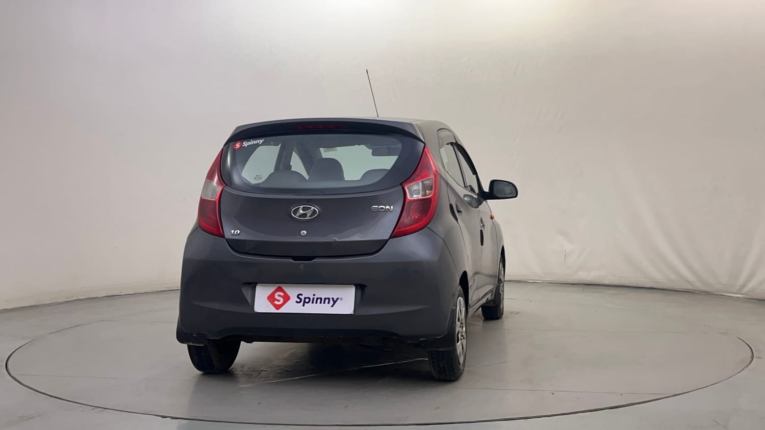 Used 2017 hyundai Eon Magna+ (O) Petrol Manual exterior RIGHT REAR CORNER VIEW