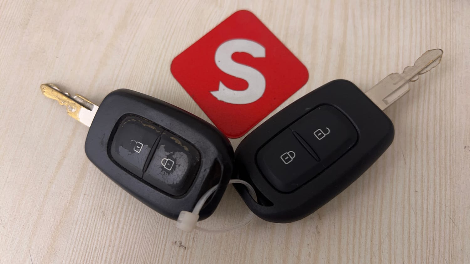 Used 2020 Renault Kwid RXT (O) 1.0 SCE Edition Petrol Manual extra CAR KEY VIEW
