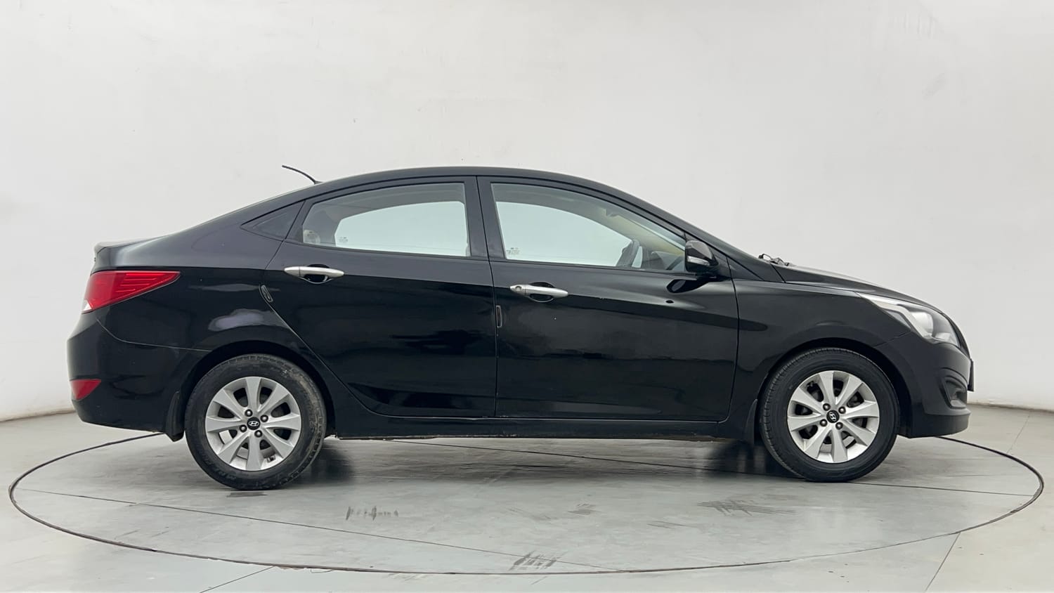 Used 2016 Hyundai Verna 1.6 VTVT S AT Petrol Automatic exterior RIGHT SIDE VIEW