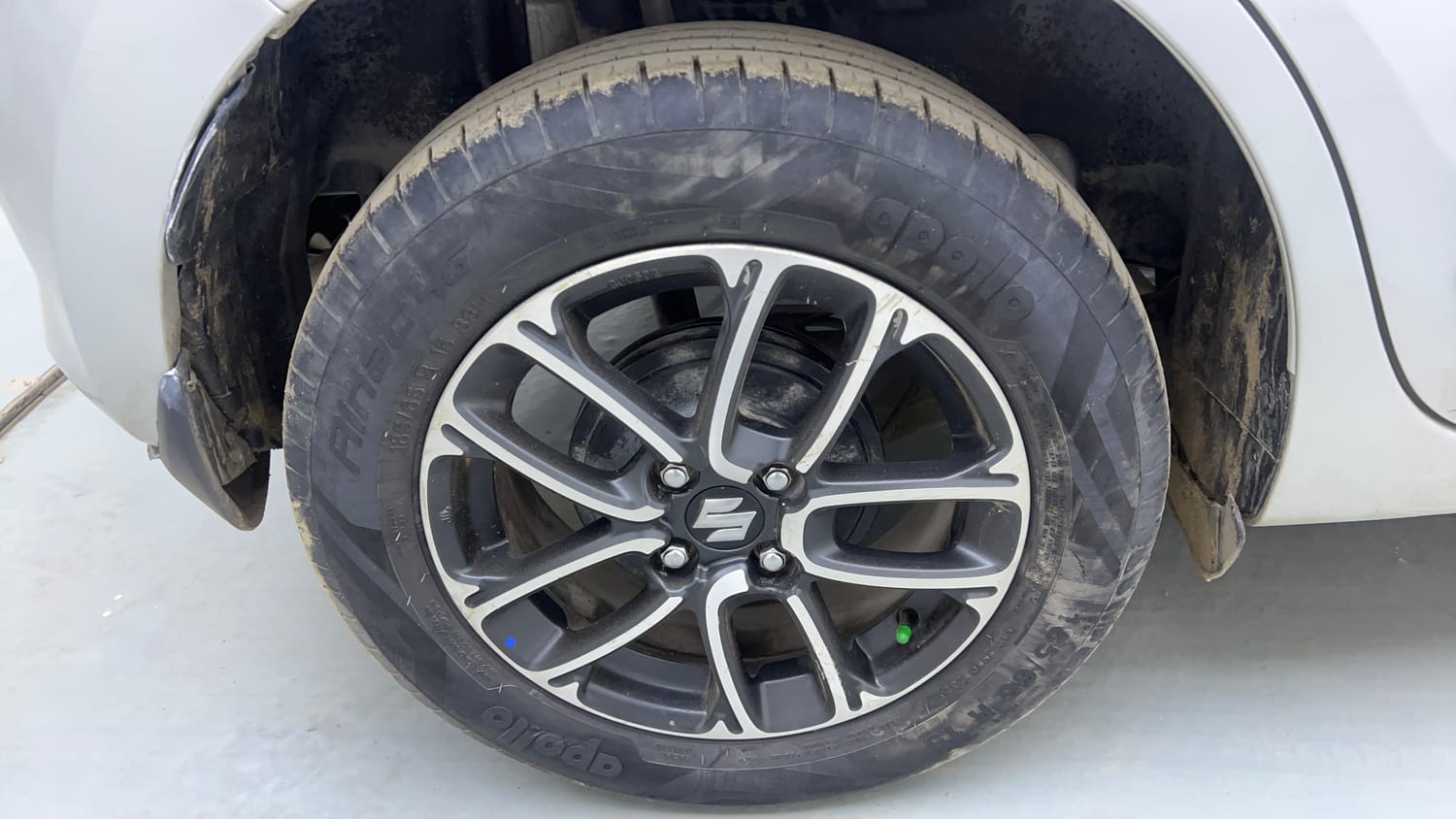Used 2023 Maruti Suzuki Swift ZXi Plus AMT Petrol Automatic tyres RIGHT REAR TYRE RIM VIEW