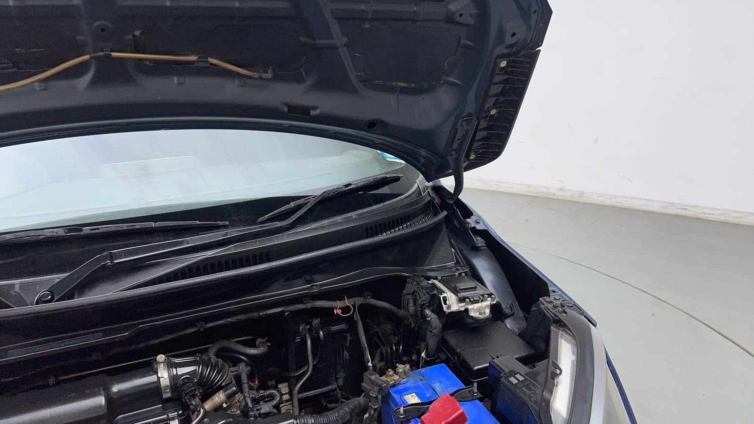 Used 2020 Maruti Suzuki Ignis Zeta 1.2 MT Petrol Manual engine ENGINE LEFT SIDE HINGE & APRON VIEW