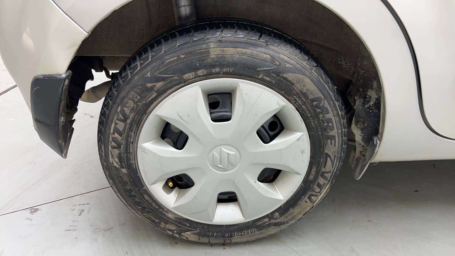 Used 2022 Maruti Suzuki Wagon R 1.0 VXi (O) 1.0 Petrol Manual tyres RIGHT REAR TYRE RIM VIEW