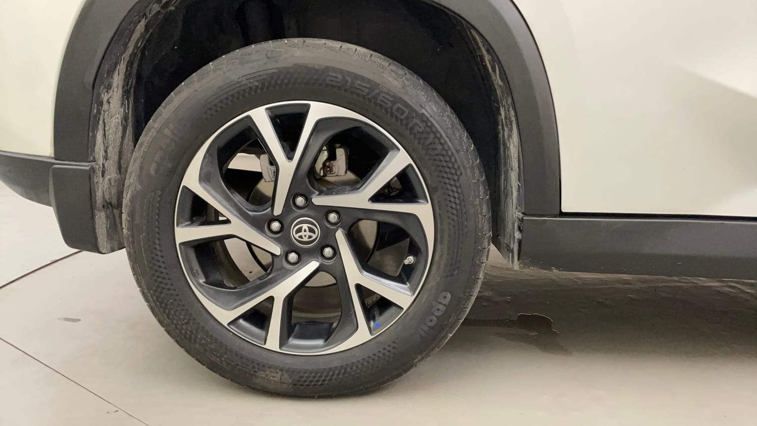 Used 2025 Toyota Urban Cruiser Hyryder G (O) AT NeoDrive Petrol Automatic tyres RIGHT REAR TYRE RIM VIEW