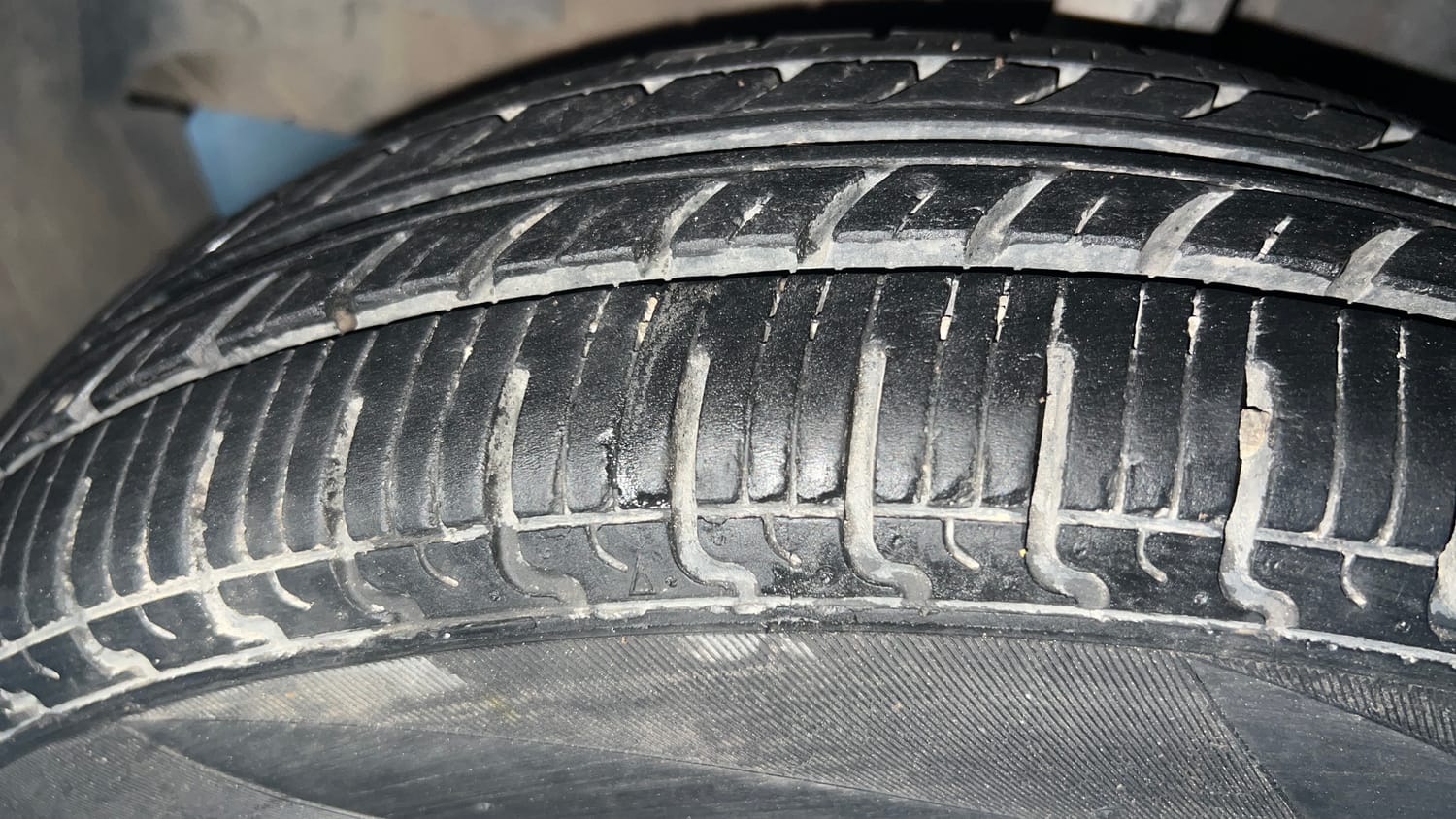 Used 2017 Renault Kwid 1.0 RXL AMT Petrol Automatic tyres LEFT FRONT TYRE TREAD VIEW