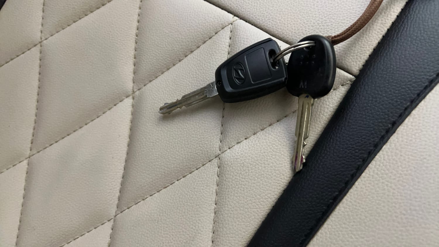 Used 2017 hyundai Eon Magna+ (O) Petrol Manual extra CAR KEY VIEW