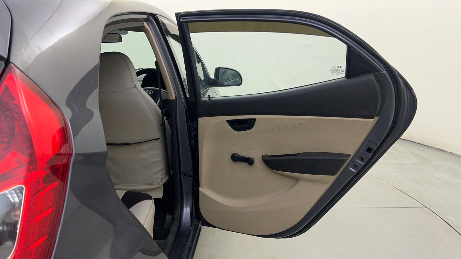 Used 2017 hyundai Eon Magna+ (O) Petrol Manual interior RIGHT REAR DOOR OPEN VIEW