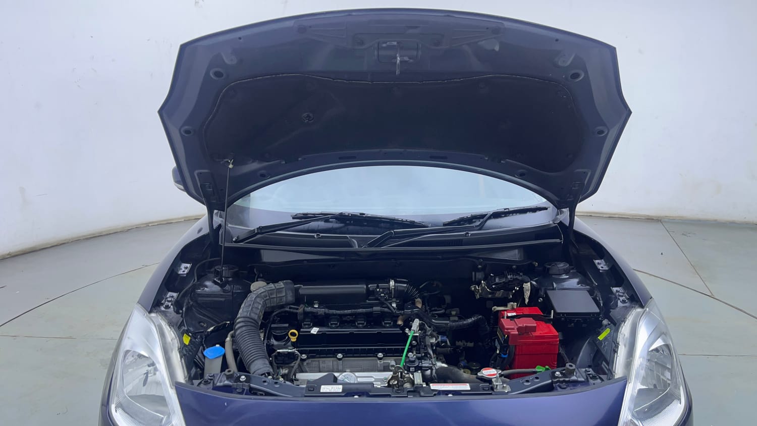 Used 2022 Maruti Suzuki Swift ZXi Petrol Manual engine ENGINE & BONNET OPEN FRONT VIEW