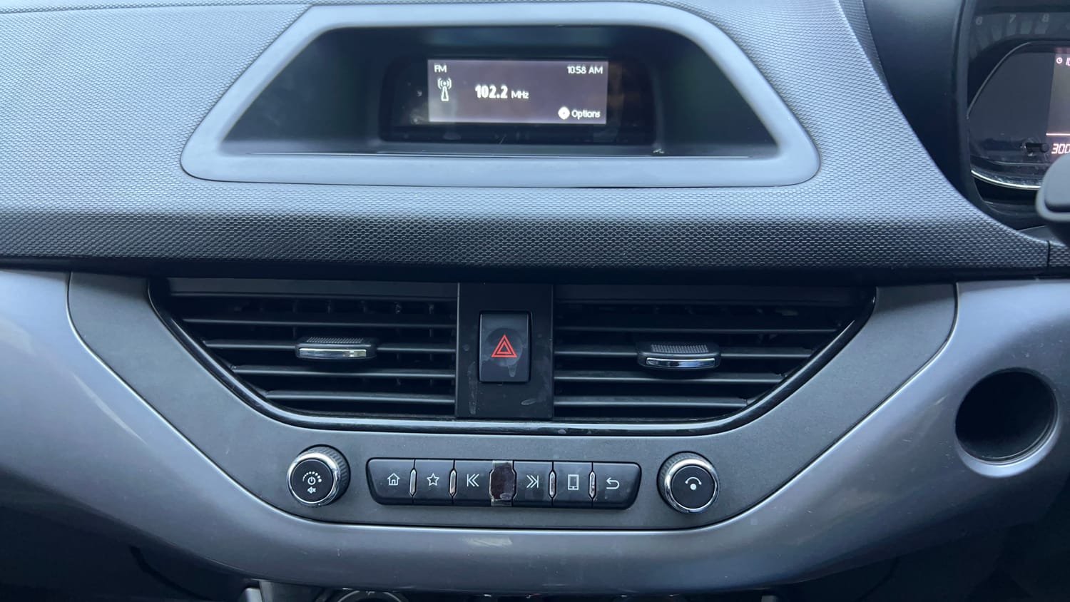 Used 2021 Tata Nexon XM Petrol Manual interior MUSIC SYSTEM & AC CONTROL VIEW