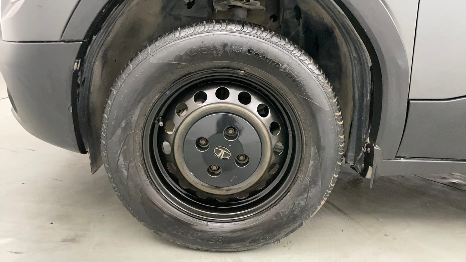 Used 2021 Tata Punch Pure MT Petrol Manual tyres LEFT FRONT TYRE RIM VIEW