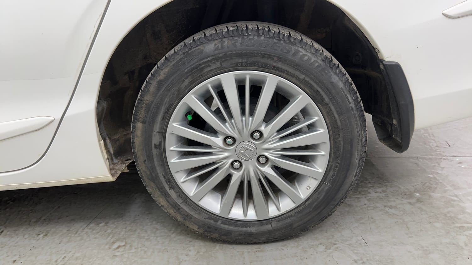 Used 2022 Honda City V Petrol Petrol Manual tyres LEFT REAR TYRE RIM VIEW