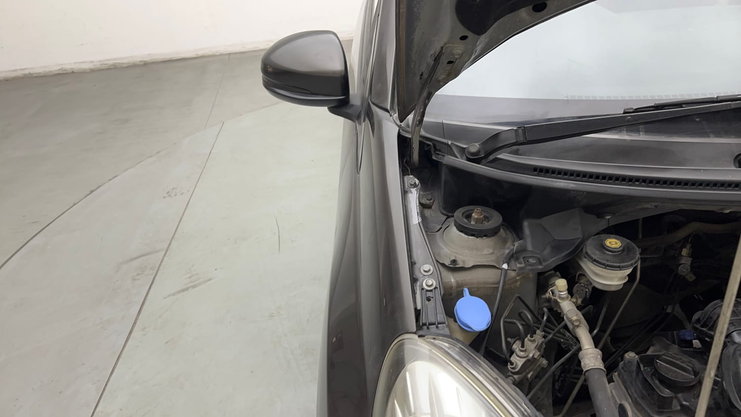 Used 2017 Honda Amaze 1.2 S i-VTEC Petrol Manual engine ENGINE RIGHT SIDE HINGE & APRON VIEW
