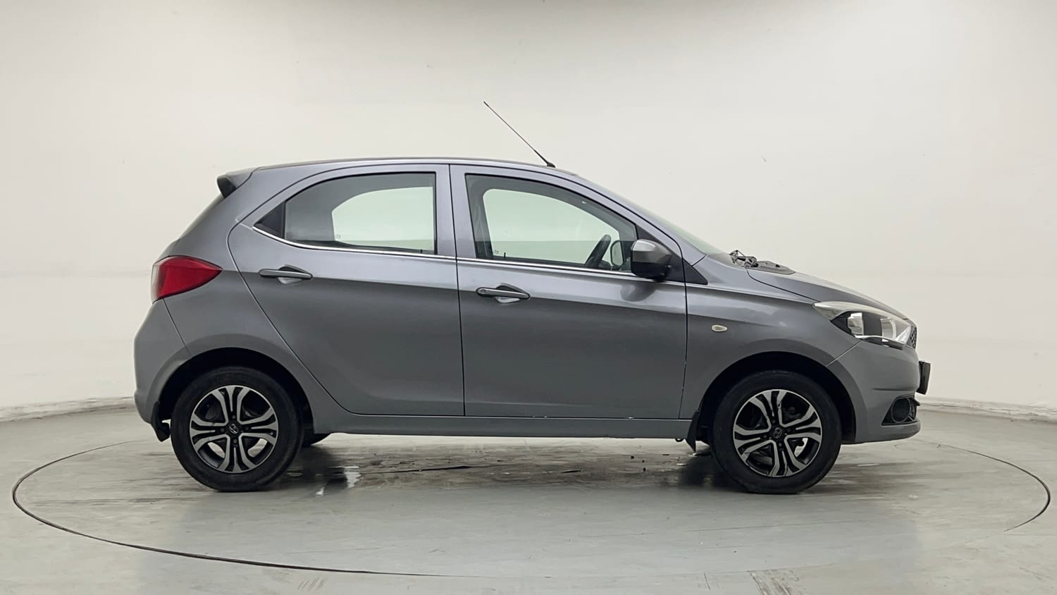 Used 2019 Tata Tiago Revotron XZA Petrol Automatic exterior RIGHT SIDE VIEW