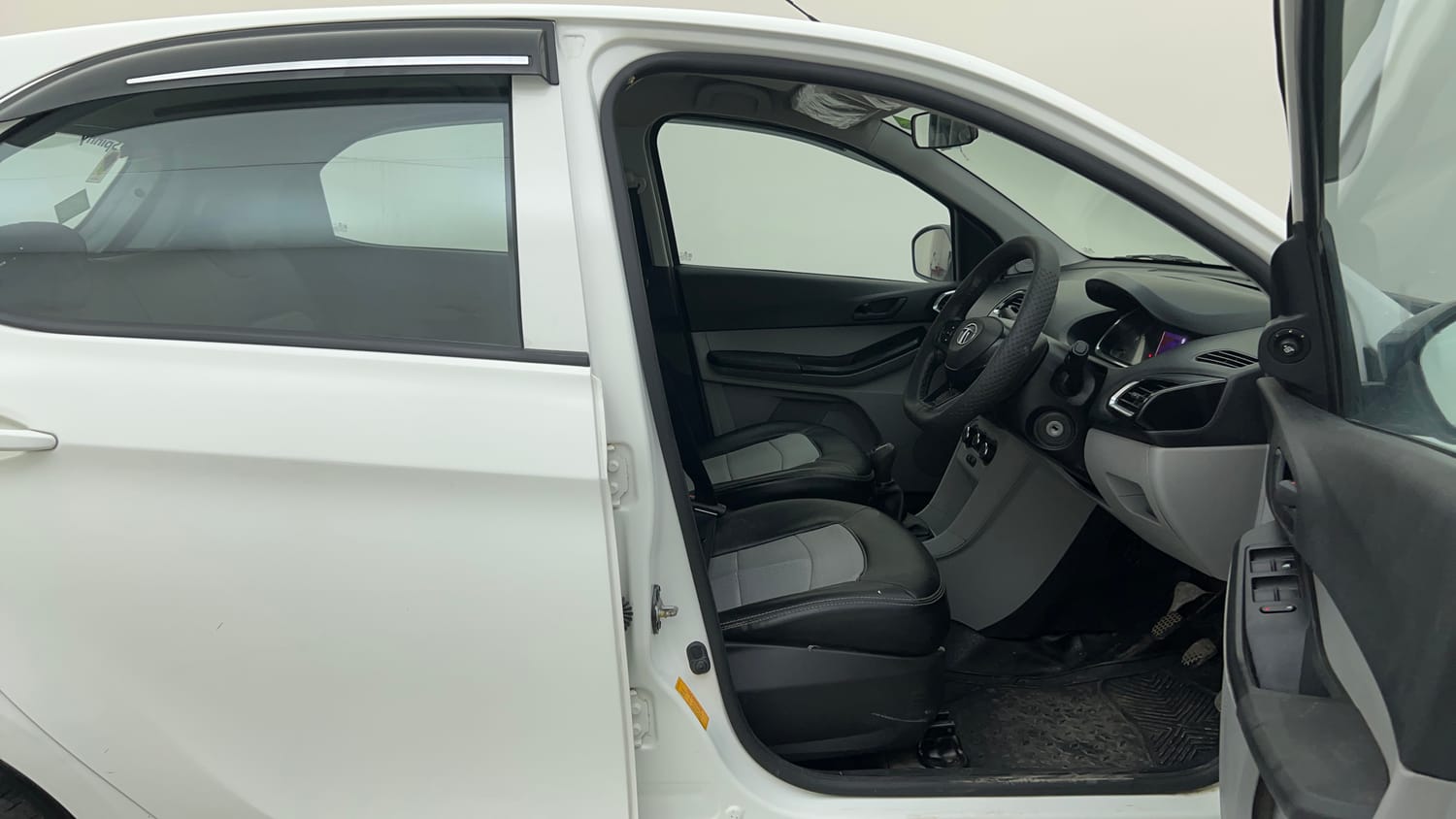 Used 2022 Tata Tiago XT CNG Cng Manual interior RIGHT SIDE FRONT DOOR CABIN VIEW