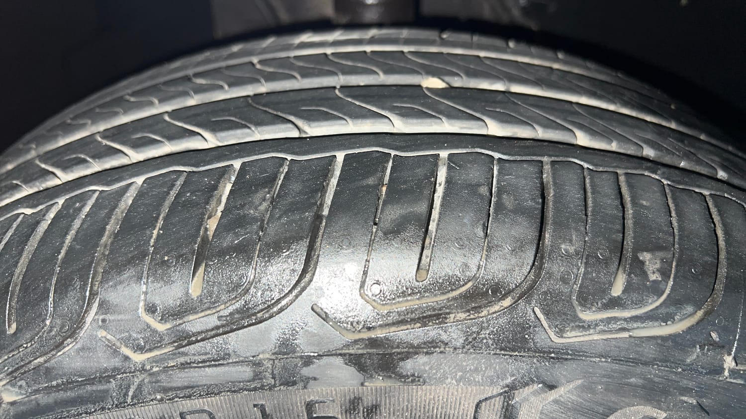 Used 2024 Tata Altroz XZ Petrol Petrol Manual tyres RIGHT FRONT TYRE TREAD VIEW