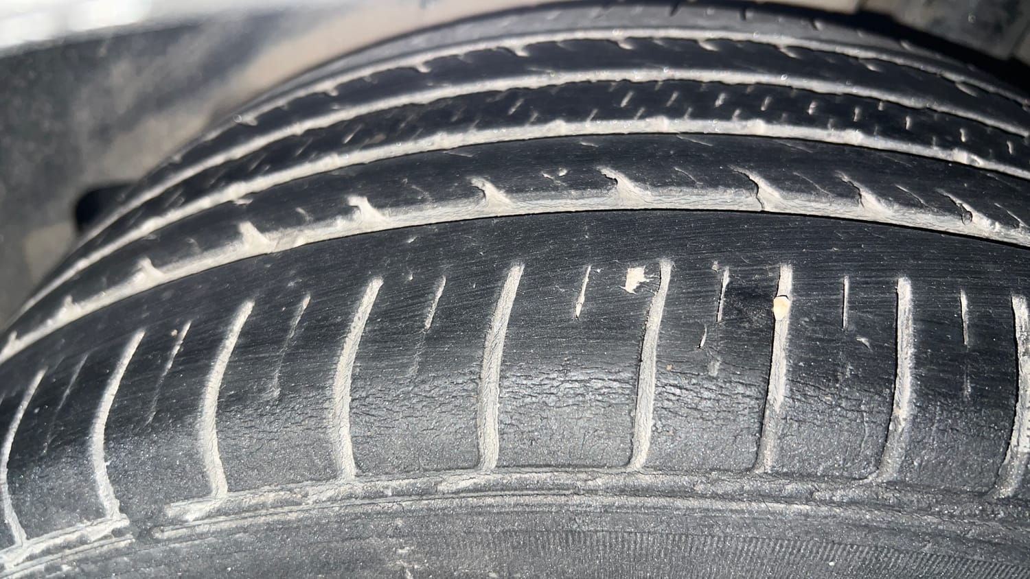 Used 2020 Maruti Suzuki Ciaz Alpha 1.5 AT Petrol Automatic tyres LEFT REAR TYRE TREAD VIEW